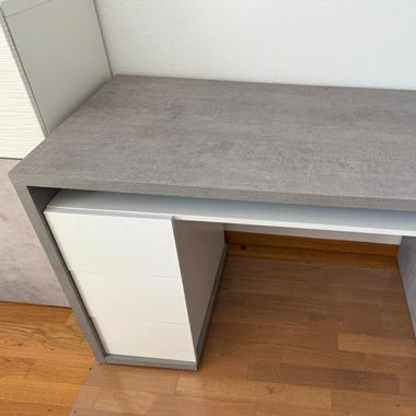 Concrete Grey and Lacquered White Desk in Very Good Condition