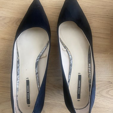 Schwarze Zara Basic Pumps