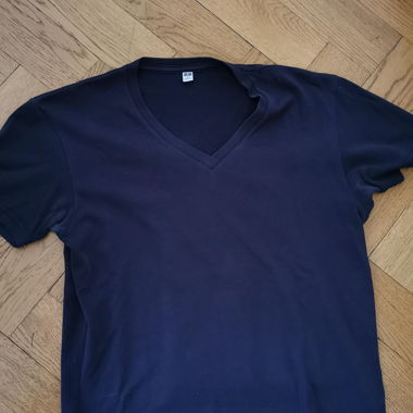 Uniqlo - Navy Blue V-Neck T-Shirt XS