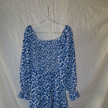 Geblümtes Kleid 