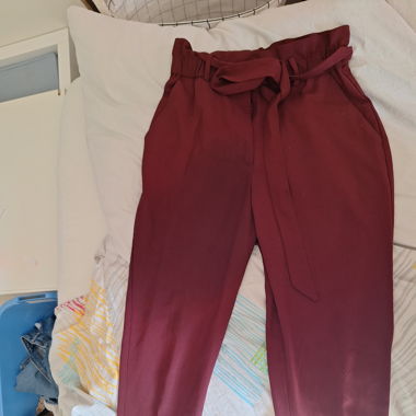 Pantalon bordeau avec ceinture 