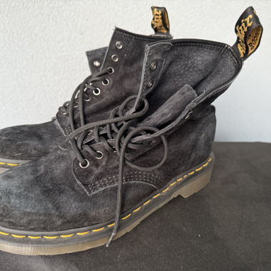 Dr. Martens pelle nera scamosciata 