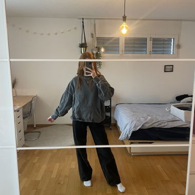 Grauer Vintage Pullover