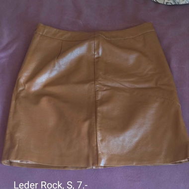 Jupe en faux cuir / Fake leather skirt
