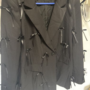 Blazer nero con fiocchi in raso