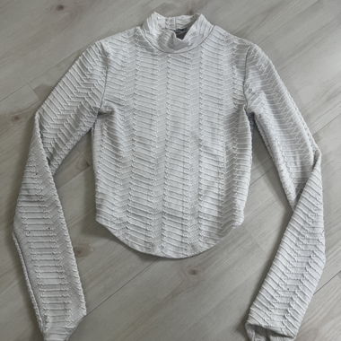 Top corto a maniche lunghe testurizzato Bershka
