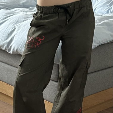 ED HARDY pantalon kaki de Urban Outfitters