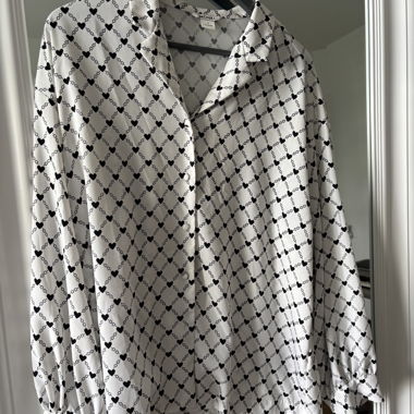 Blusa Monki con stampa cuore