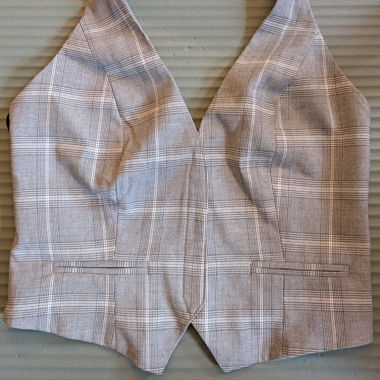 Top elegante a quadri grigio