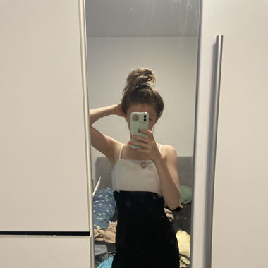 Elegantes charmantes Kleid in Schwarz weiss