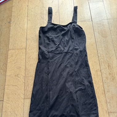 Schwarzes enges Kleid