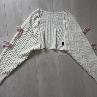 Weisser Strickpullover Bolero mit Schleifen