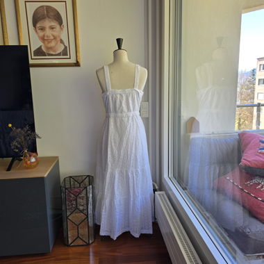 White lace GAP dress
