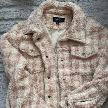 rosa-weiss karierte Jacke