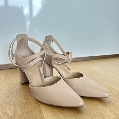 Nude Pumps mit Absatz