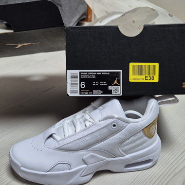 Nike Air Jordan Max Aura 6