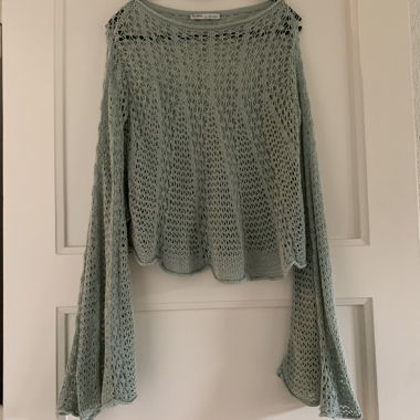 Top in maglia con maniche a trombetta PULL&BEAR XS