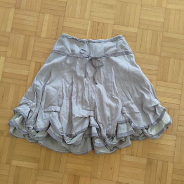 gray ruffled skirt 