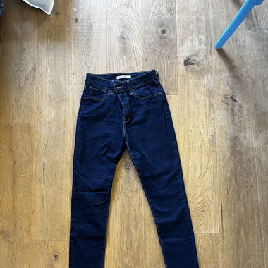 Levis Jeans High Rise Skinny 28