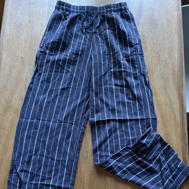 Blau-weiß gestreifte H&M Leinenmischung Hose