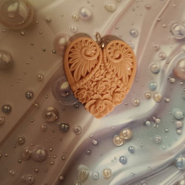 Ciondolo a Cuore con Motivo Floreale