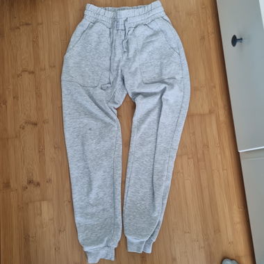Graue Jogginghose 