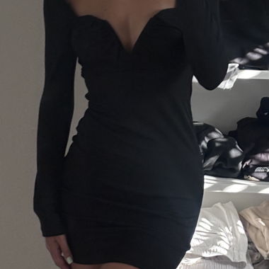 Romantisches schwarzes Kleid