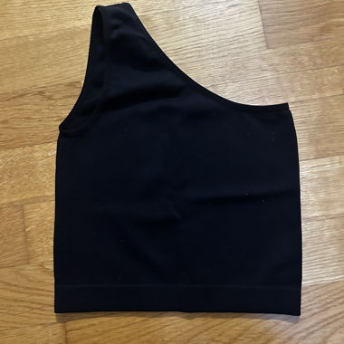 Haut noir à épaule unique