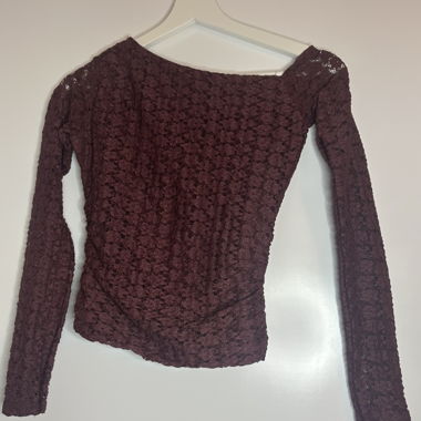 Blouse one-shoulder à manches longues style y2k