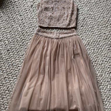 Completo in due pezzi con paillettes e gonna in tulle