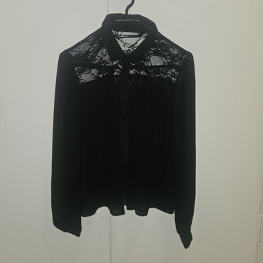Blouse en dentelle noire