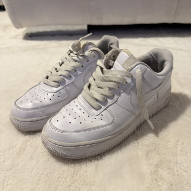 Weisse Sneaker