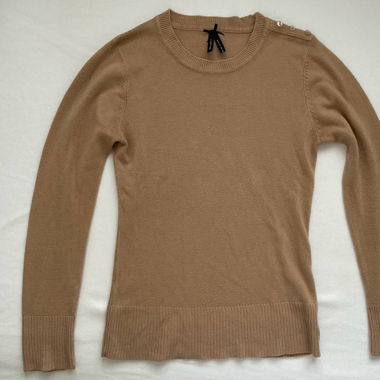 brauner Herbstpullover