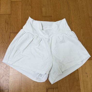 Shorts bianchi plissettati
