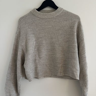 beiger Strickpullover
