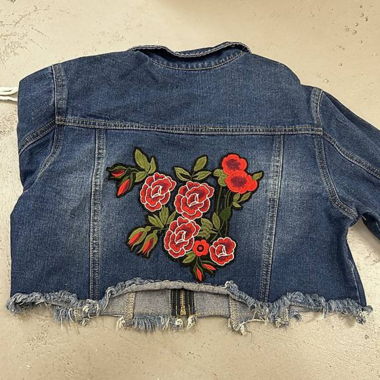 Something Borrowed Cropped Denim Jacke