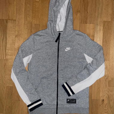 Zip Nike