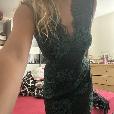 Smaragdgrünes Spitzenkleid