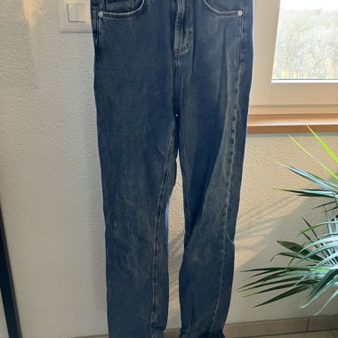Dark blue straight-leg jeans