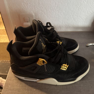 Jordan 4 Sneakers black/gold