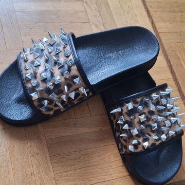Claquettes motif léopard /Leopard slippers 