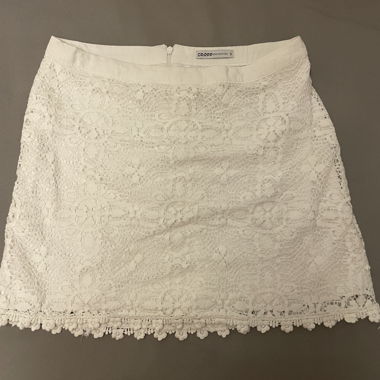 Jupe mini en dentelle blanche 