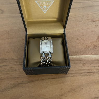 Guess Armbanduhr mit glitzersteinen