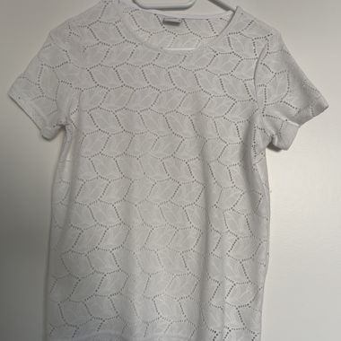 T-shirt blanc en dentelle