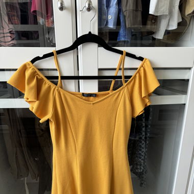 Gelbes Sommerkleid