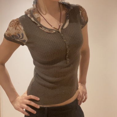 Top vintage unico con cappuccio floreale