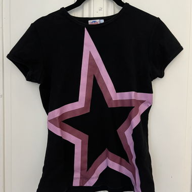 Black T-shirt with pink star