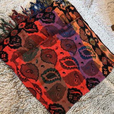 Patterned scarf with fringe