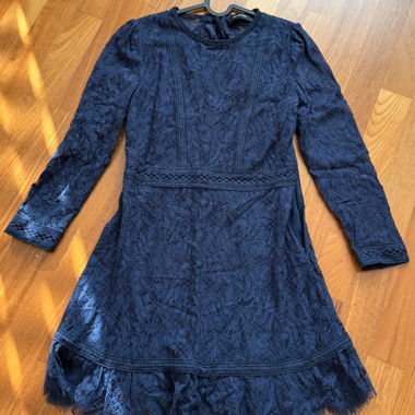 Abito da sera con pizzo blu scuro