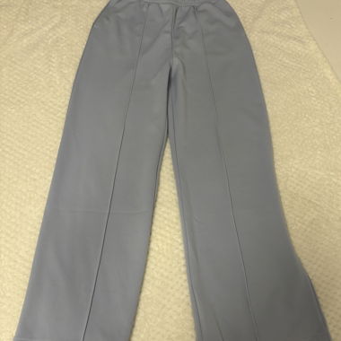 Mix jeans e pantaloni della tuta